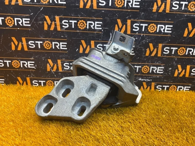 Подушка КПП Mercedes-Benz Cla-Class 2013 A2462400617 C117 270.910