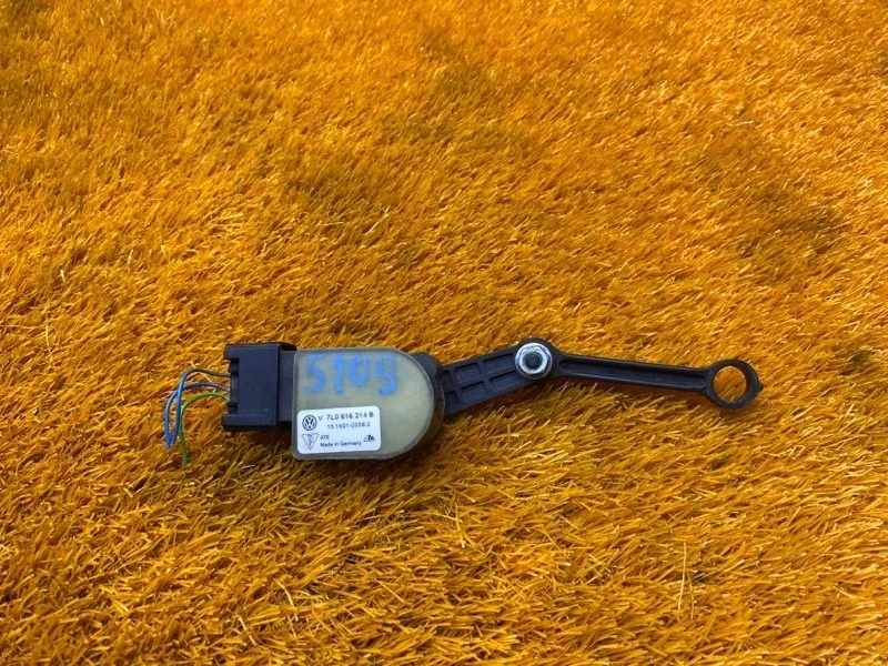 Датчик высоты дорожного просвета Volkswagen Touareg 2004 7L0616214B 7L AXQ
