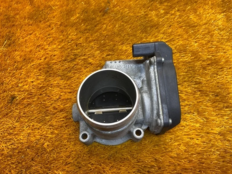 Дроссельная заслонка Audi Q3 2012 06F133062Q 8U CPSA