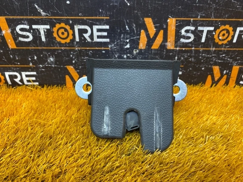 Замок багажника Volkswagen Tiguan 2009 5M0827505E 5N CAW