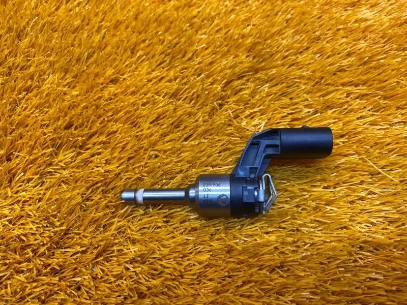 Форсунка топливная Volkswagen Touareg 2013 03H906036 7P CGRA