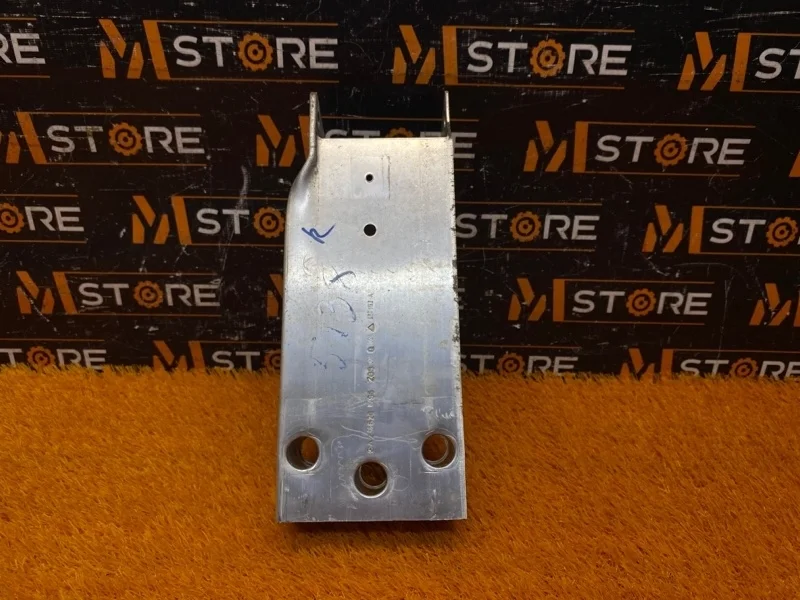 Кронштейн усилителя бампера Mercedes-Benz A-Class 2013 A2466200295 W176 270.910, правый