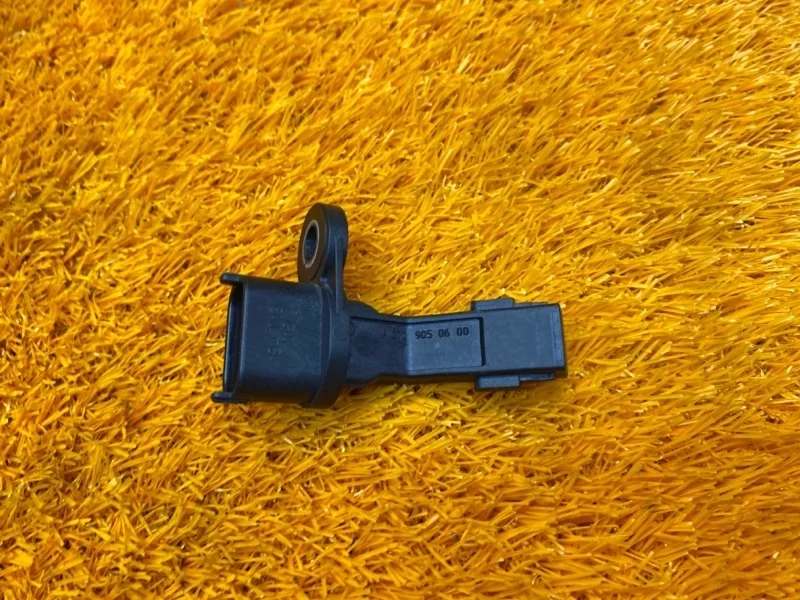 Датчик положения коленвала Mercedes-Benz B-CLASS 2013 A2709050600 W246 270.910