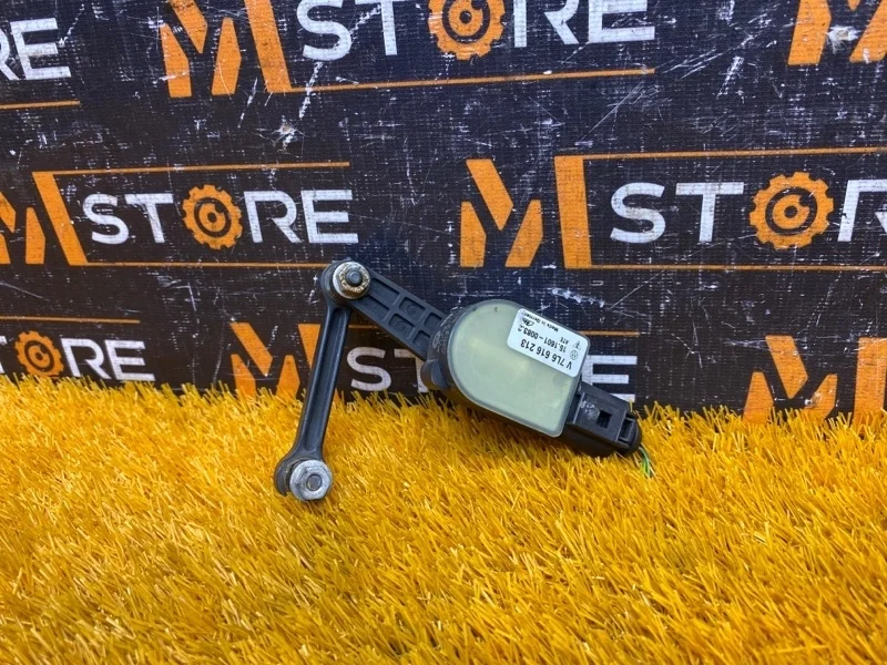 Датчик высоты дорожного просвета Audi Q7 2008 7L6616213 4LB BHK, передний