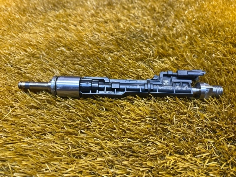 Форсунка топливная Bmw X1 2014 13647639994 E84 N20B20A