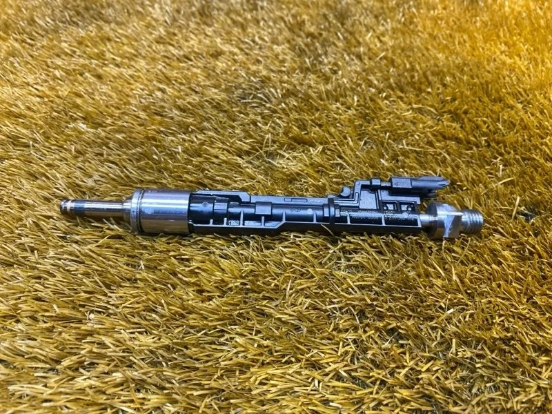 Форсунка топливная Bmw X1 2014 13647639994 E84 N20B20A