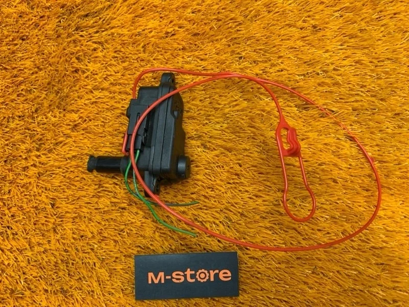 Замок лючка бензобака Audi Q7 2010 4L0862153A 4LB BHK