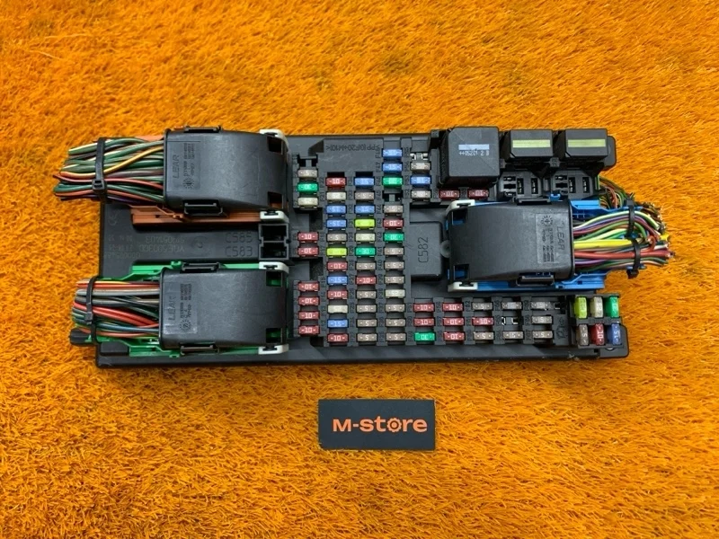 Блок предохранителей Land Rover Discovery 2005 YQE500300 L319 448PN