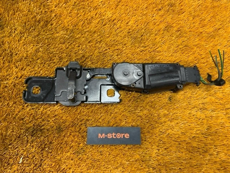 Доводчик крышки багажника Audi A8 2011 4H0827383 D4/4H CGWA