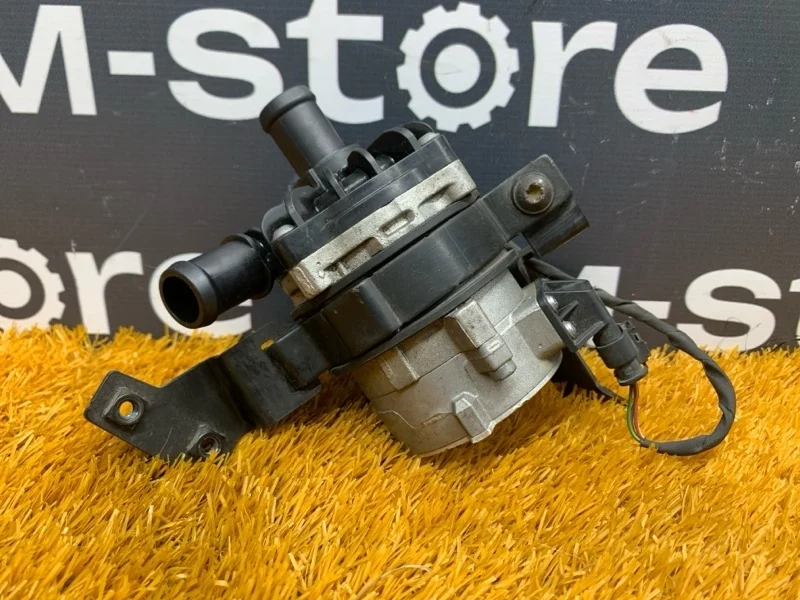 Помпа дополнительная Audi A8 2011 8K0965567 D4/4H CGWA