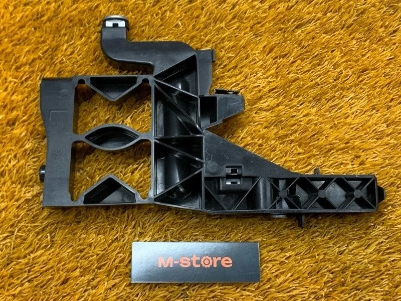 Кронштейн фары Audi A7 2013 4G8805607 4G CGW, левый