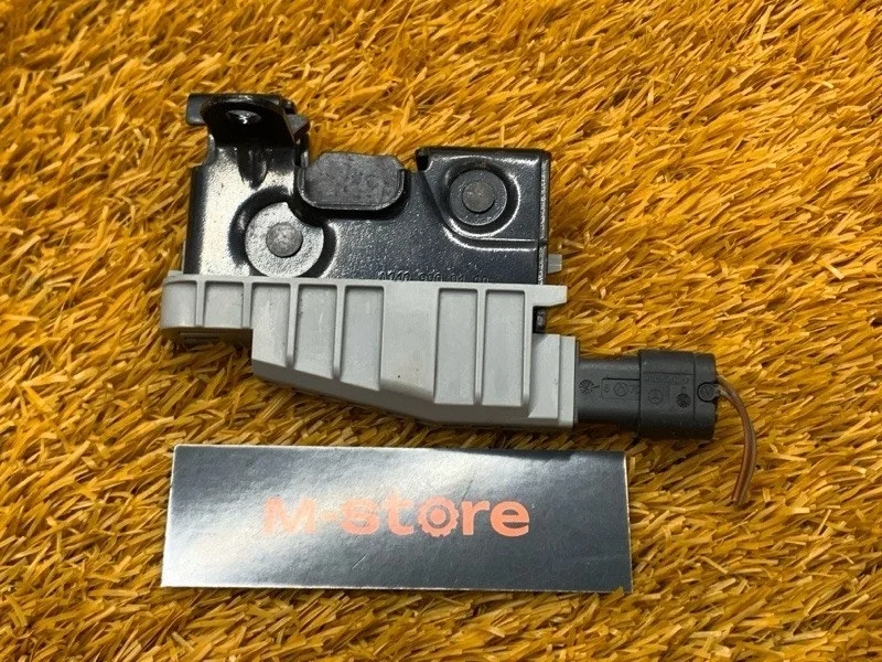 Замок капота Mercedes-Benz E-Class 2010 A2128800160 C207 272.988, левый