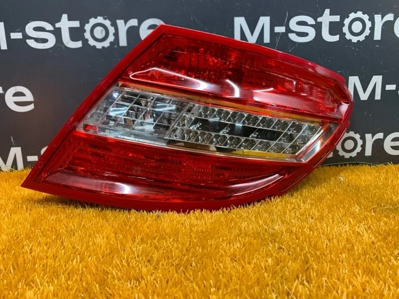 Фонарь задний Mercedes-Benz C-Class 2010 A2048202064 W204 271.860, правый