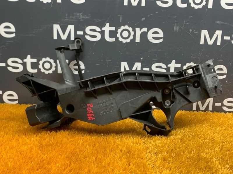 Кронштейн фары Audi A5 2013 8T0805607B 8T CDN, левый