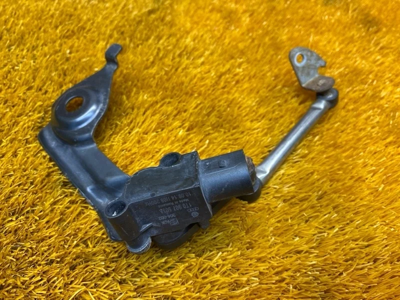 Датчик высоты дорожного просвета Audi A4 2014 1T0907503A B8/8K CDN, задний левый