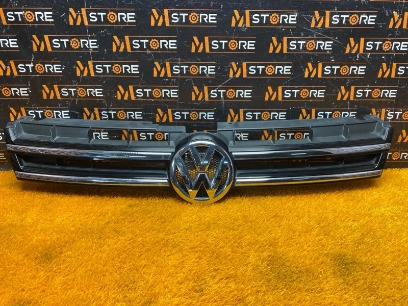 Решетка радиатора Volkswagen Touareg 2013 7P6853651A 7P CGRA