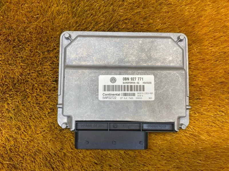 Блок управления раздаточной коробкой Volkswagen Touareg 2013 0BN927771 7P CGRA