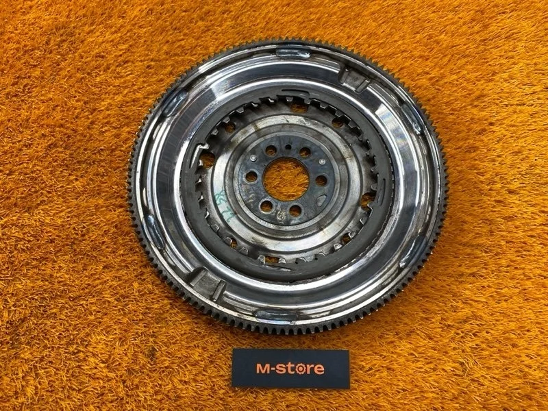 Маховик Volkswagen Jetta 2010 03C105266J 1K CAVD