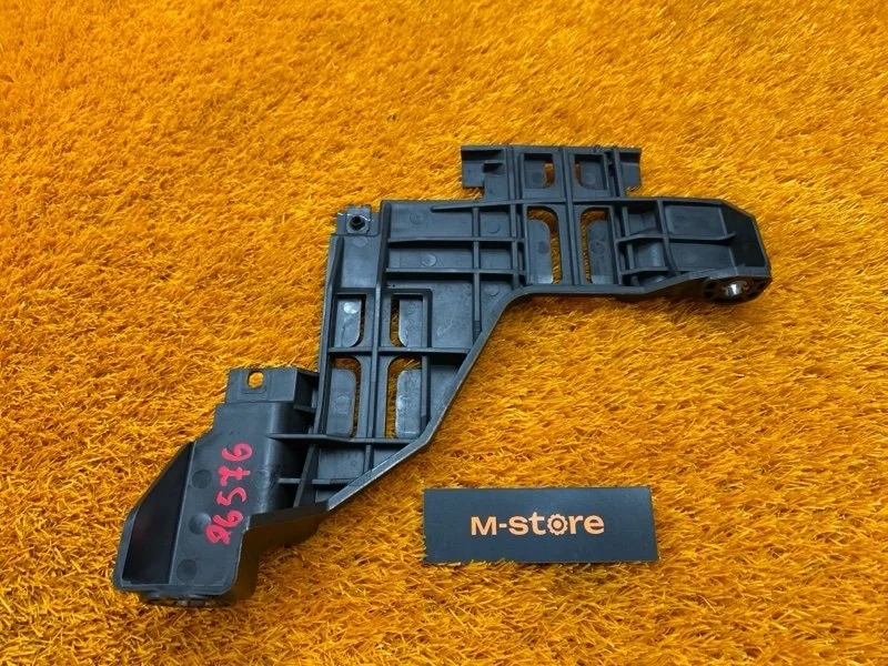 Кронштейн фары Audi Q5 2011 8R0941454 8R CDNC, правый