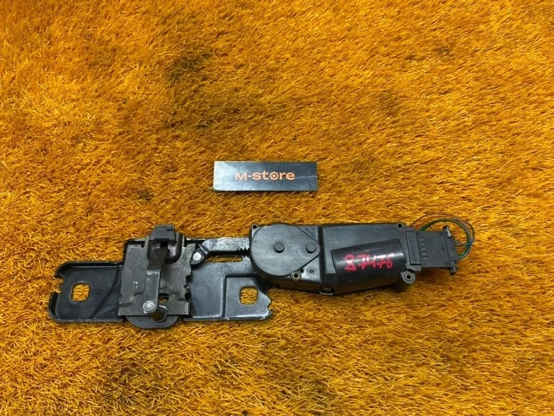 Доводчик крышки багажника Audi A7 2011 4H0827383 4G CGWB