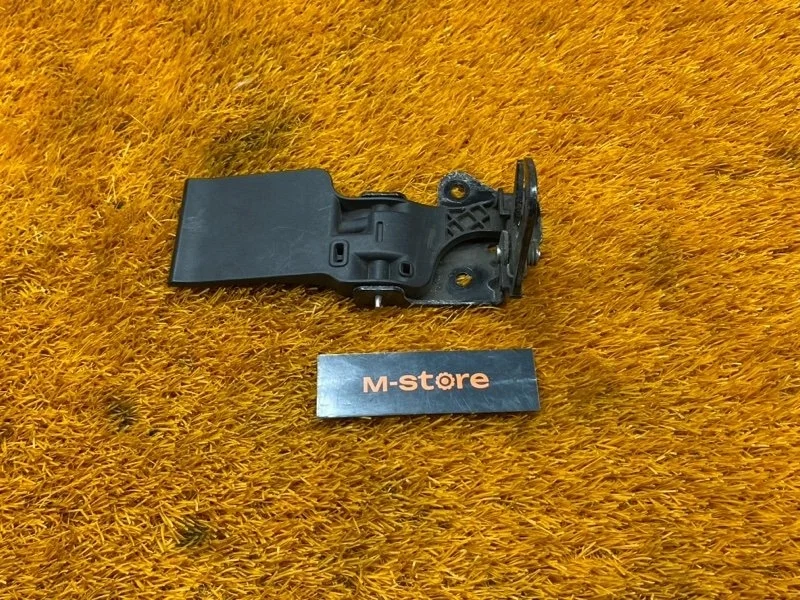 Замок капота Audi Q3 2013 8U0823480A 8U CPSA