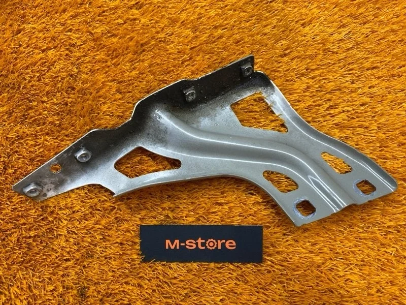 Крепление крыла Audi Q3 2013 8U0821136 8U CPSA, переднее правое