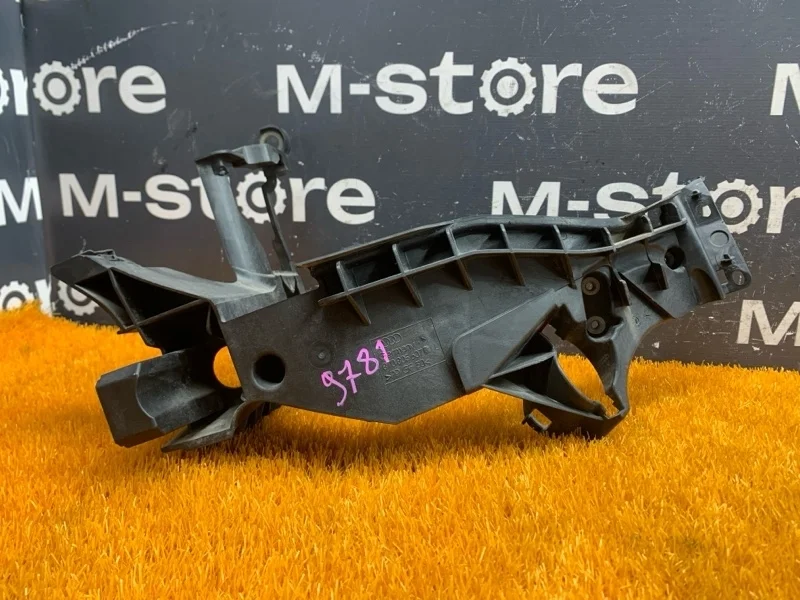 Кронштейн фары Audi A5 2013 8T0805607B 8T CDN, левый