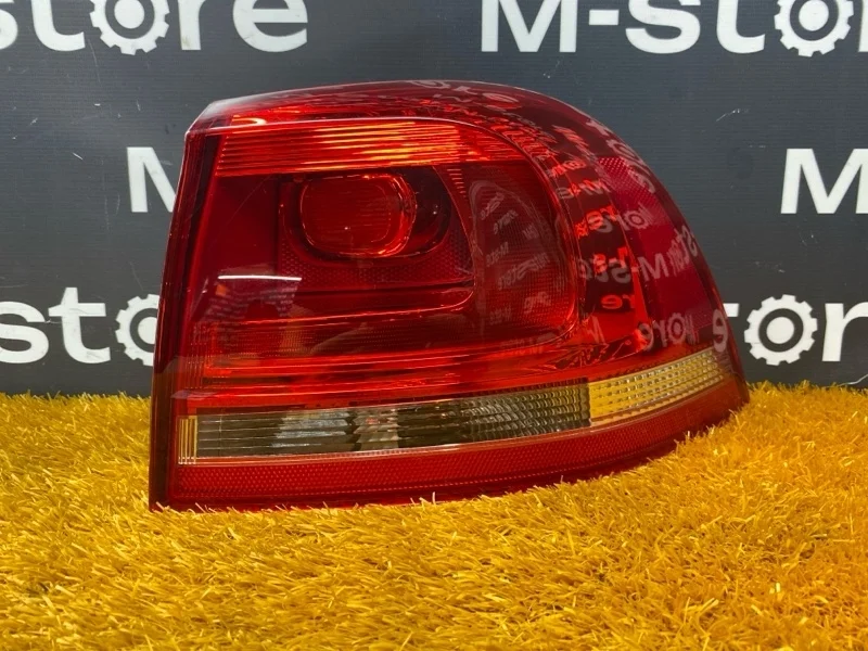 Фонарь задний Volkswagen Touareg 2014 7P6945096F 7P CGRA, правый
