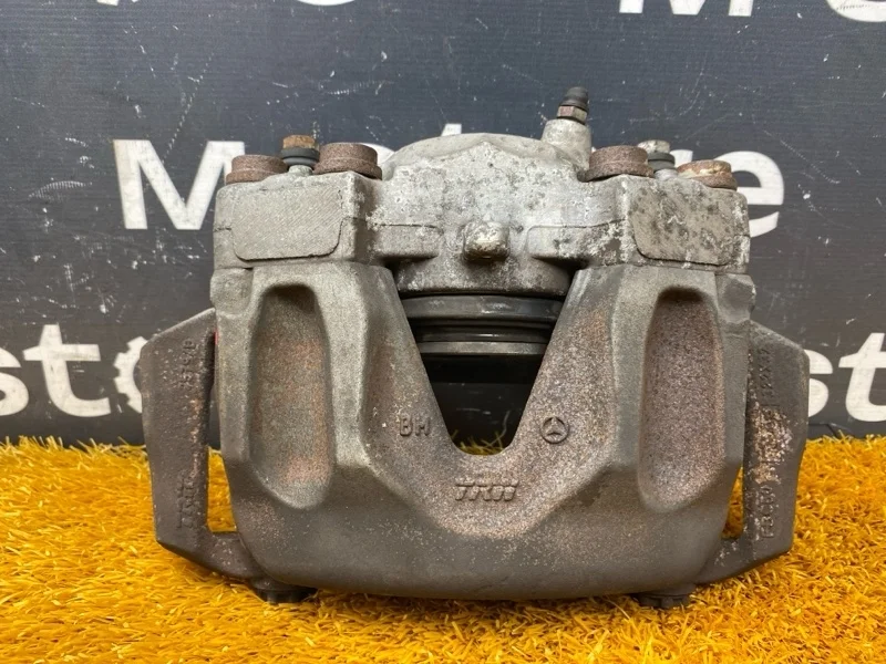 Суппорт Mercedes-Benz E-Class 2009 A2044213281 W212 272.980, передний правый