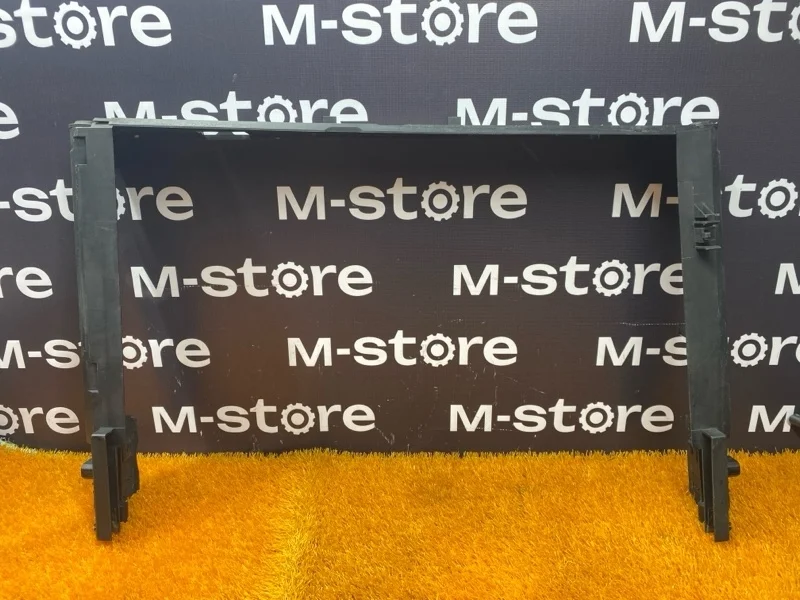 Кронштейн радиатора BMW 1-Series 2012 17117600537 F20 N13B16A