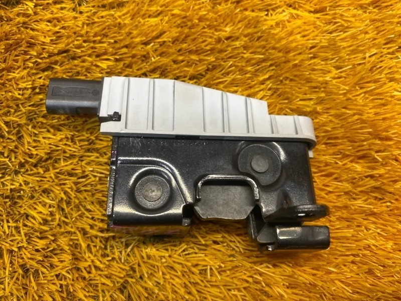 Замок капота Mercedes-Benz E-Class 2010 A2128800160 W212 642.850, левый