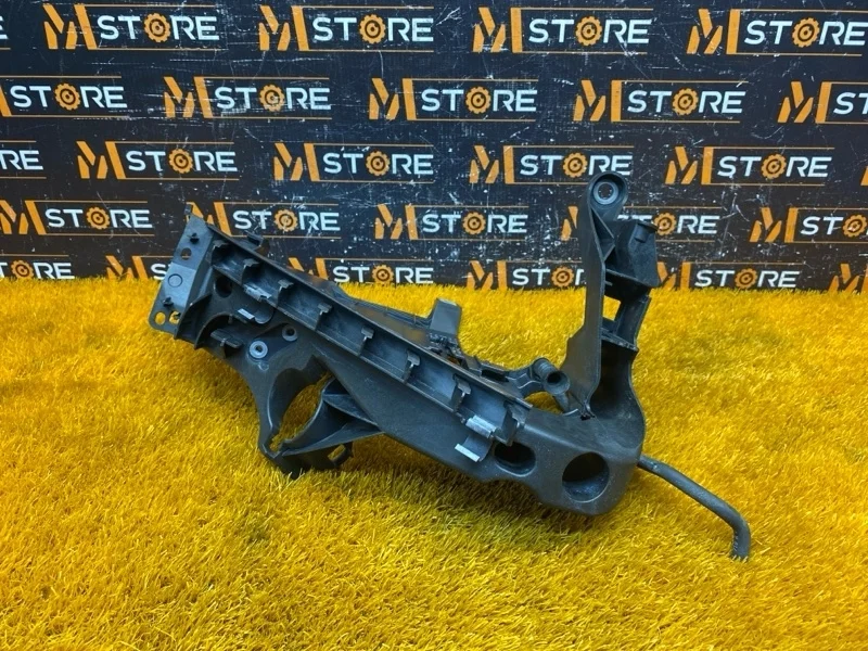 Кронштейн фары Audi A5 2013 8T0805608 8T CDN, правый