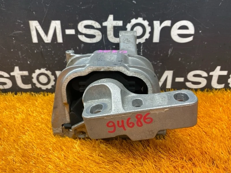 Подушка двигателя Audi Q3 2012 5N0199262G 8U CPSA, правая