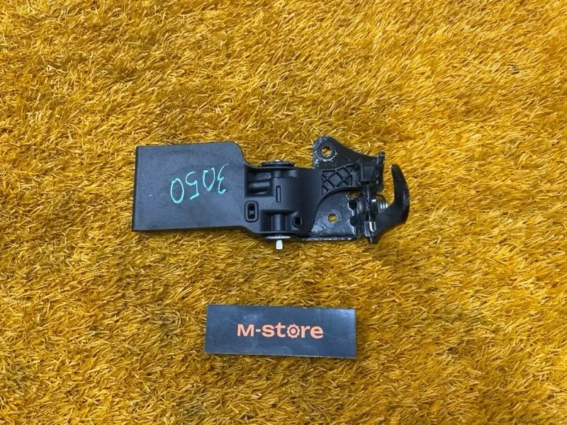 Замок капота Audi Q3 2012 8U0823480A 8U CPSA