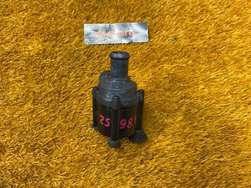 Помпа дополнительная Audi A4 2015 06H121601N B9/8W CVK
