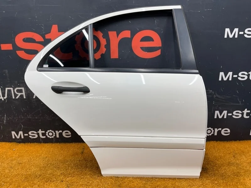 Дверь Mercedes-Benz C-Class 2003 A2037300805 W203 271.946, задняя правая