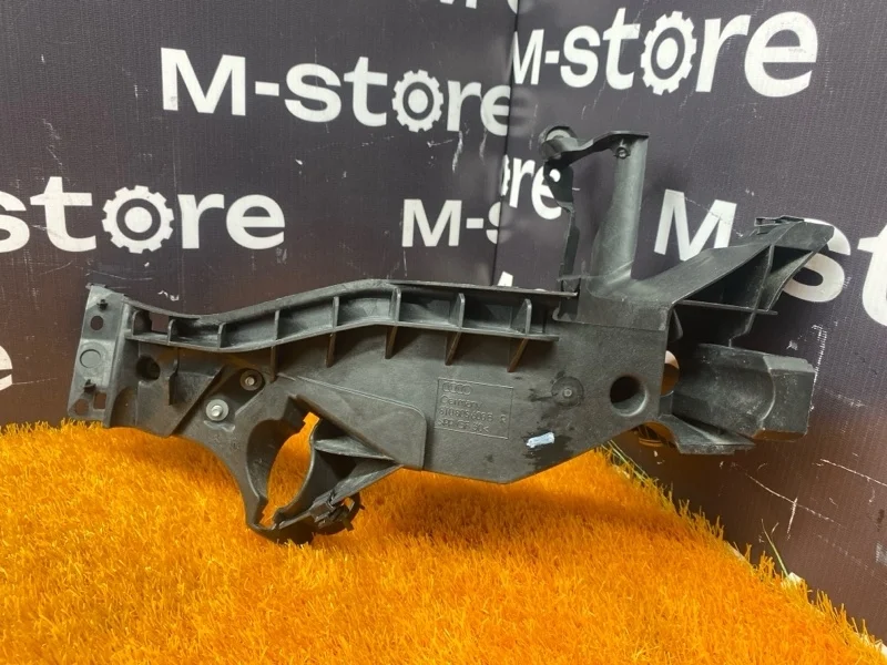 Кронштейн фары Audi A5 2012 8T0805608B 8T CDN, правый