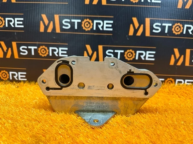 Теплообменник Audi Q7 2011 06E117021G 4LB CJTC