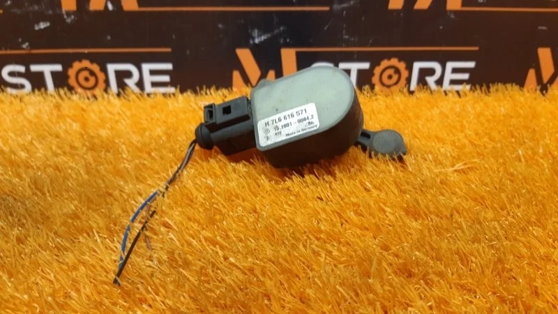 Датчик высоты дорожного просвета Audi Q7 2011 7L6616571 4LB CJTC, задний