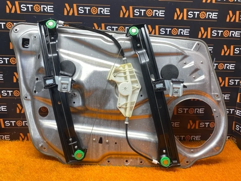 Стеклоподъемник Mercedes-Benz C-Class 2012 A2047200679 W204 271.820, передний правый