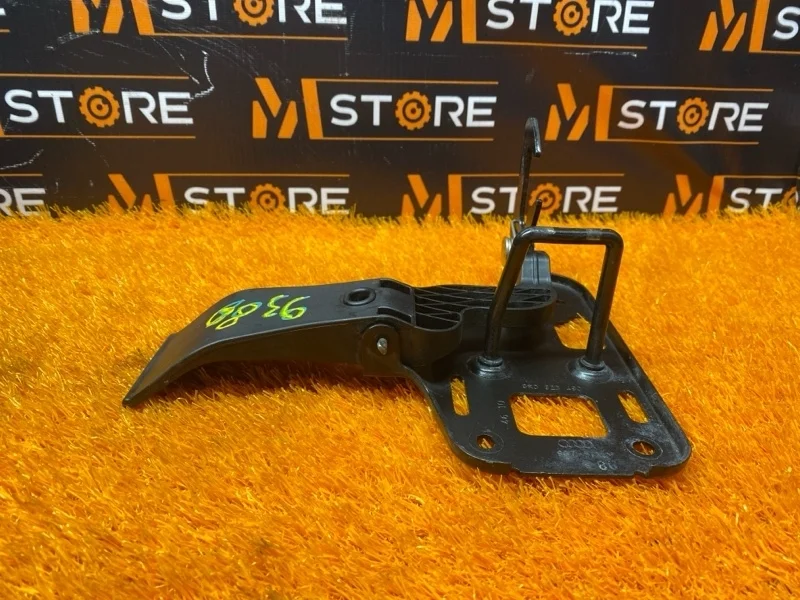 Замок капота Audi Q5 2011 8R0823480 8R CDNC