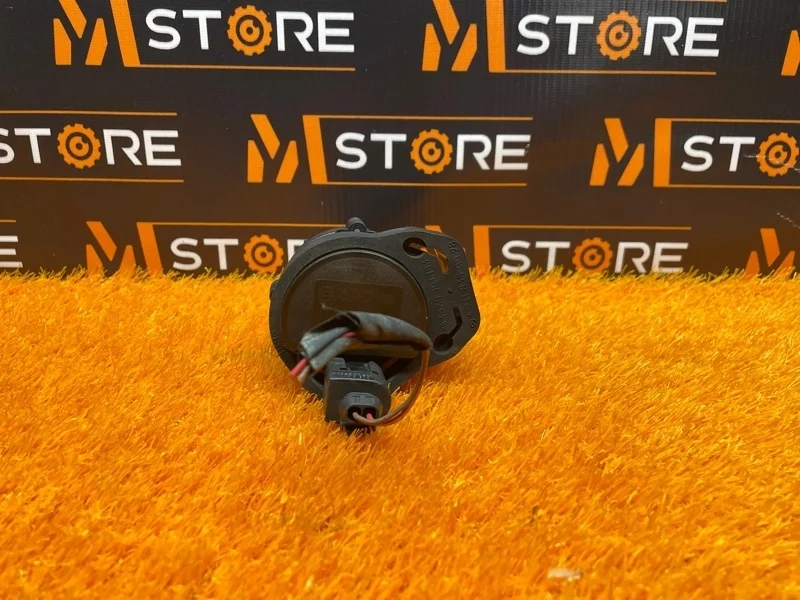 Помпа дополнительная Mercedes-Benz C-Class 2012 A2118350364 W204 271.820