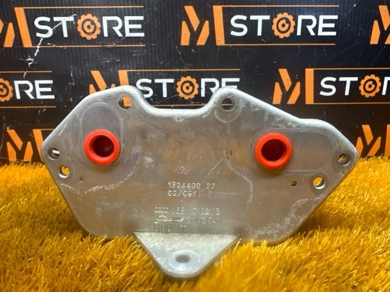 Теплообменник Audi Q5 2010 06E117021G 8R CALB