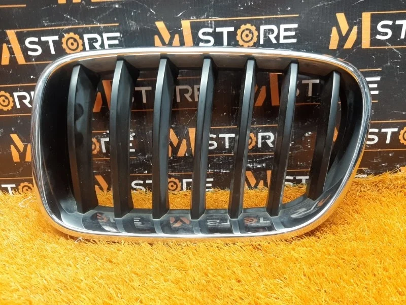 Решетка радиатора BMW X3 2013 51117237421 F25 N20B20A, левая