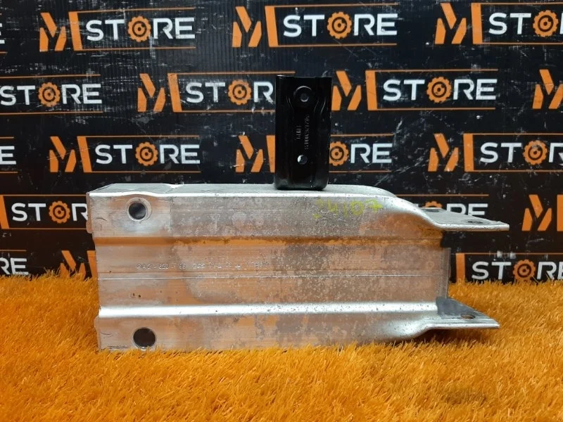 Кронштейн усилителя бампера Mercedes-Benz E-Class 2011 A2126200995 W212 276.952, передний левый