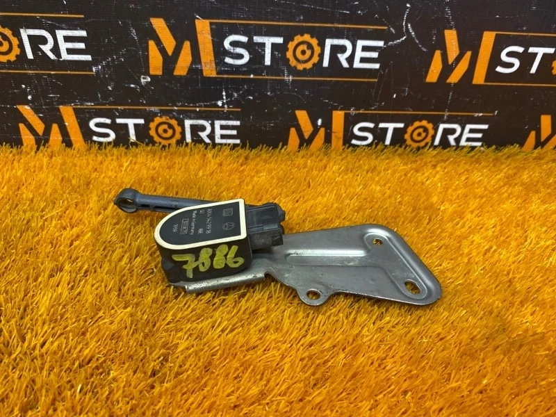 Датчик высоты дорожного просвета Mercedes-Benz E-Class 2011 A2129050103 W212 276.952, передний левый