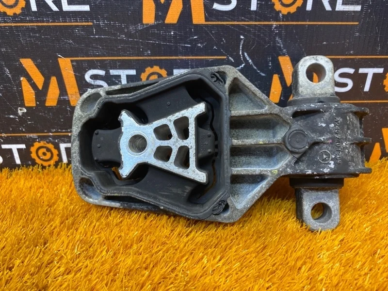 Подушка двигателя Mercedes-Benz GLA-Class 2016 A2462401209 X156 270.920