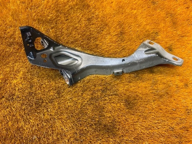 Крепление крыла Audi A6 2012 4G0805816 C7/4G CHVA, переднее правое