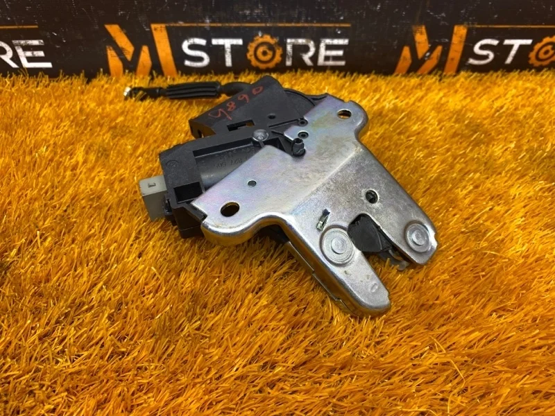 Замок багажника Audi A8 2007 4F5827505D 4E/D3 BVJ