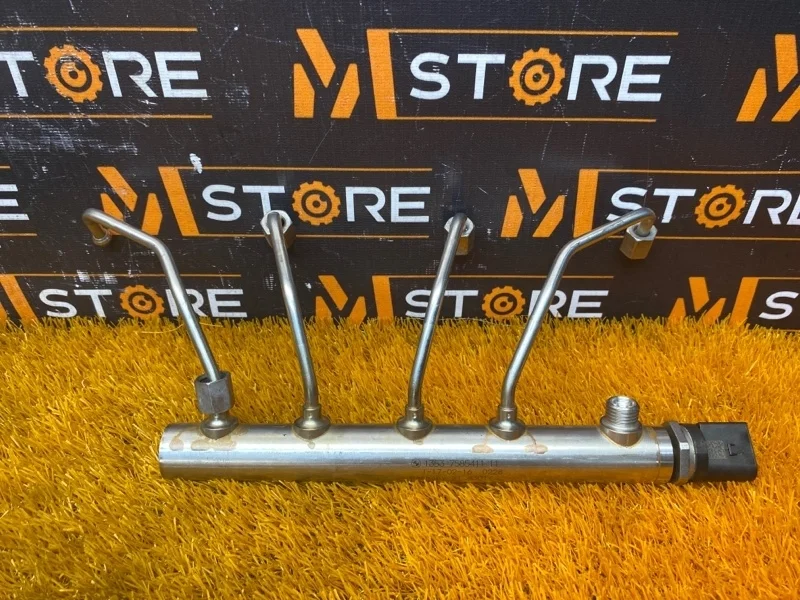 Топливная рампа Bmw 5-Series 2012 13537585411 F10 N20B20B